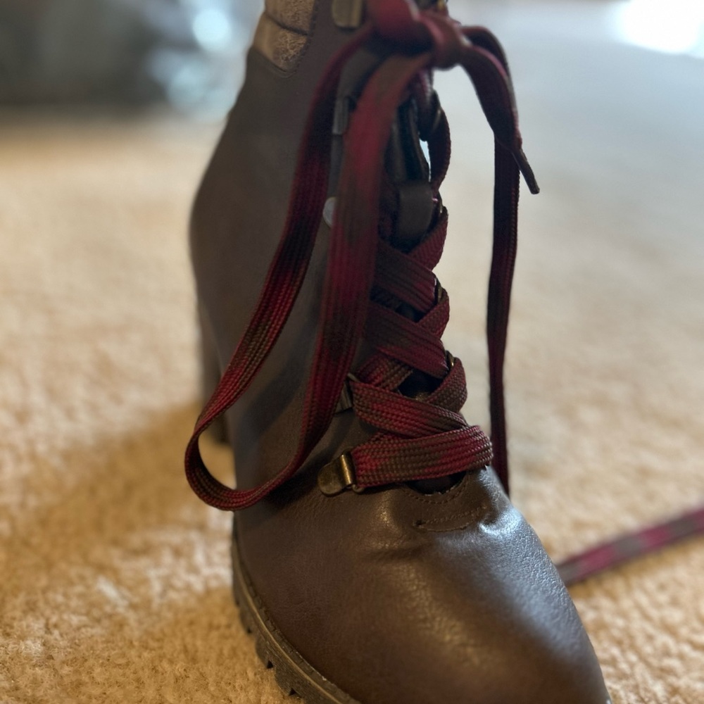 Women boots size 7